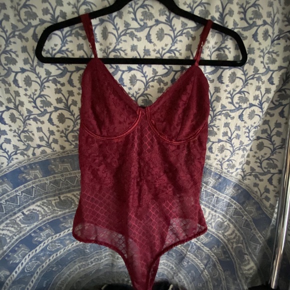 maroon lace detail bodysuit - Picture 1 of 3